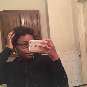 Meet your Posher, Monique